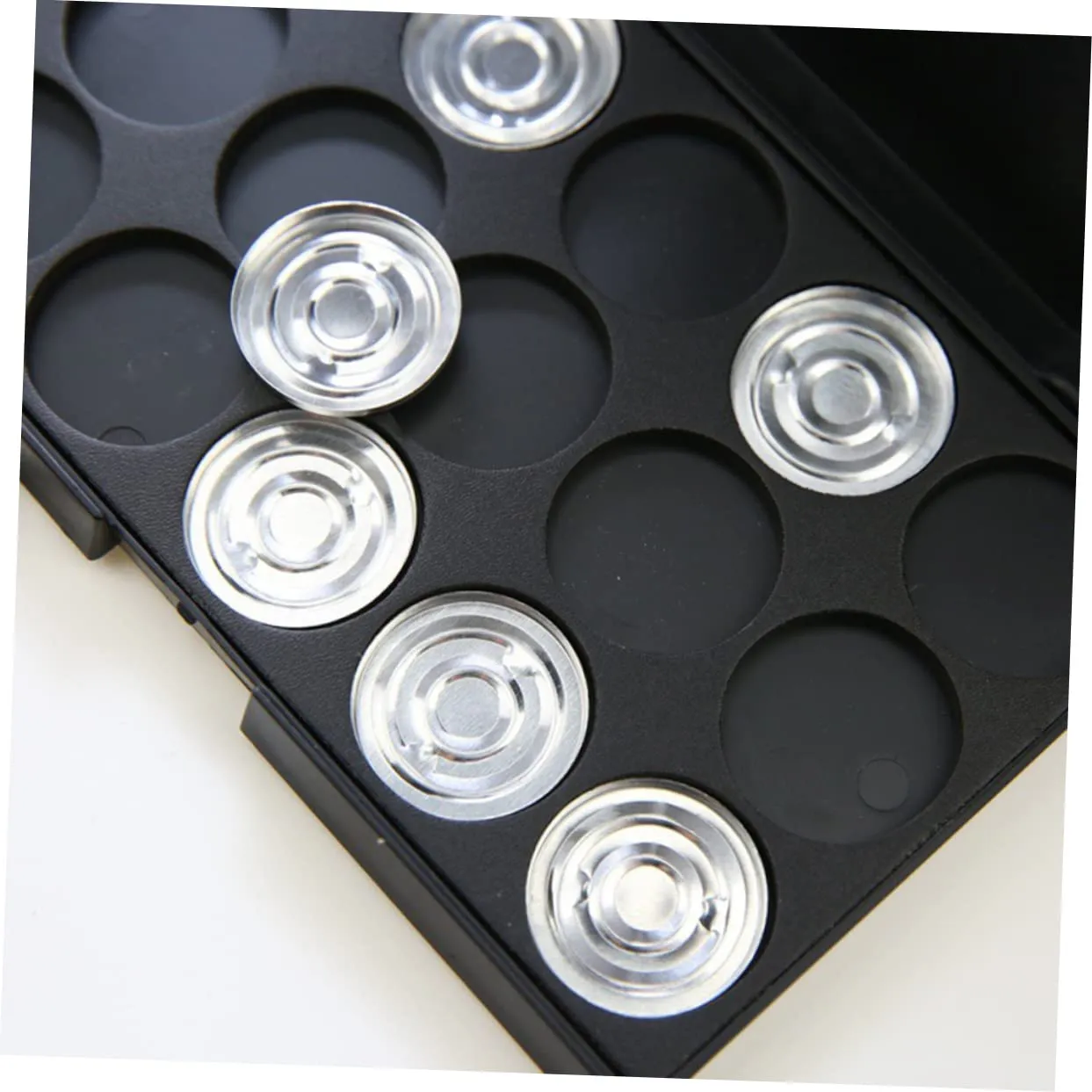 Didiseaon 3pcs Empty Cosmetic Case Round Eyeshadow Organizer Diameter for Blush Powder Foundation Portable for Clean Tidy Storage
