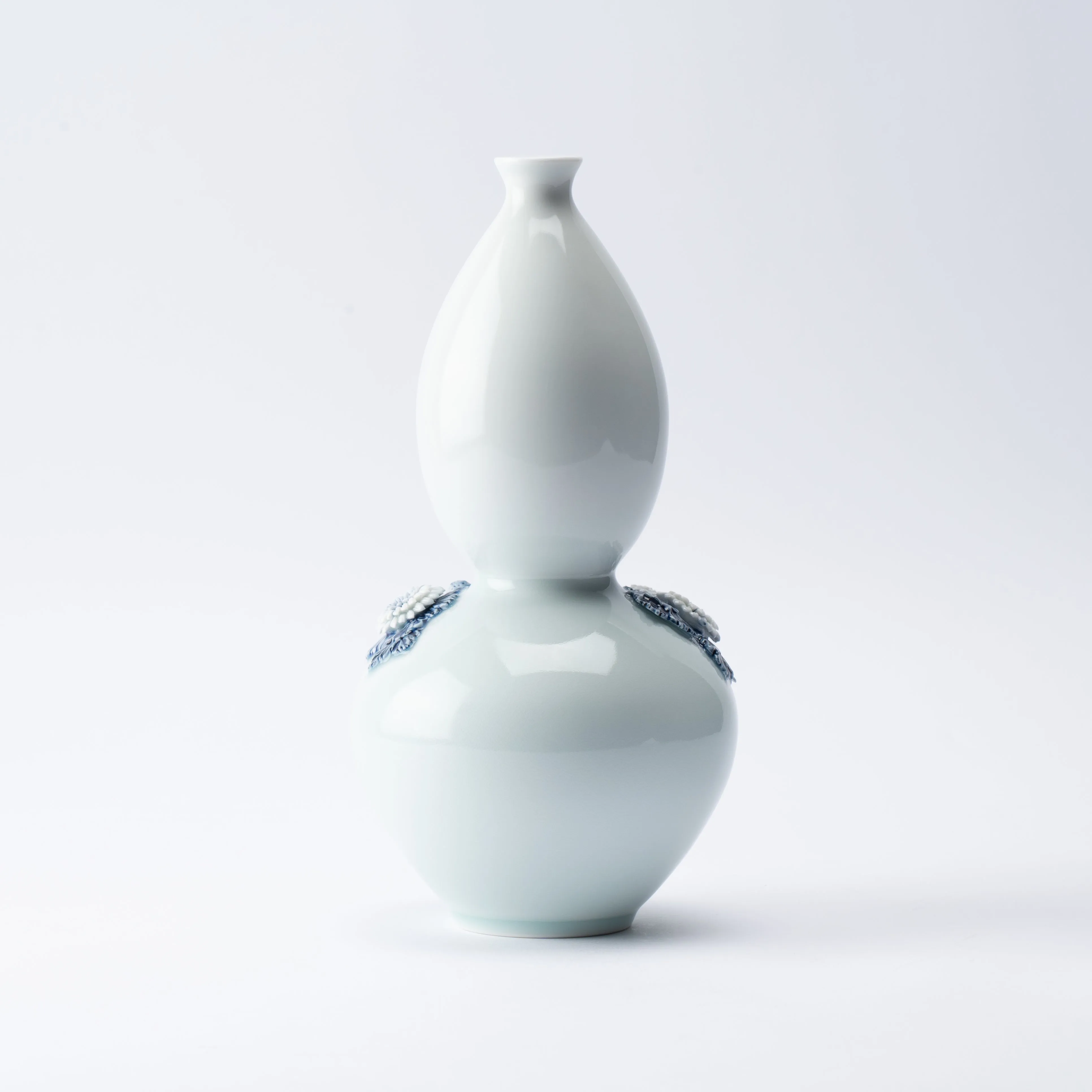 Hirado Chrysanthemum Sometsuke Flower Vase