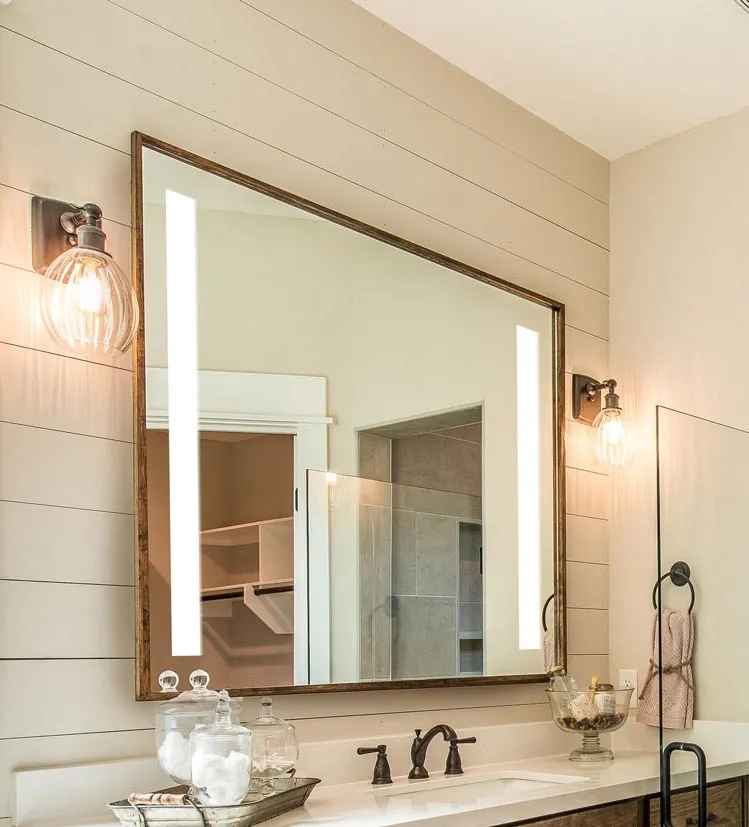Lumin Lighted Mirror