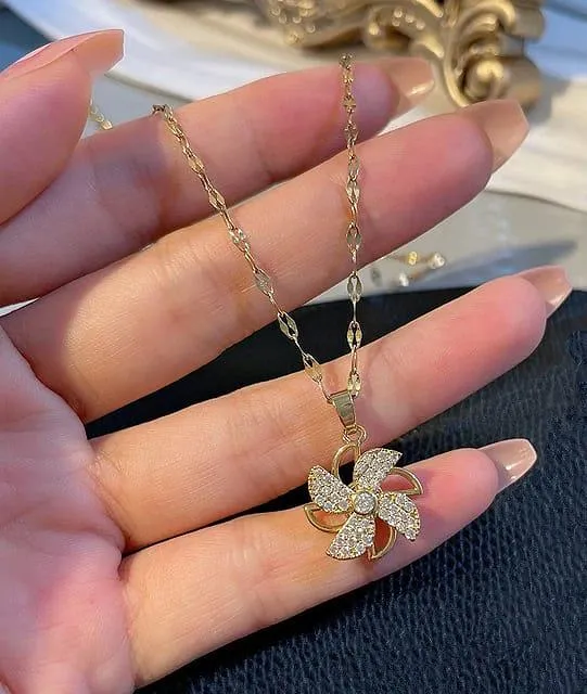 Sparkling Pinwheel Rotating Necklace